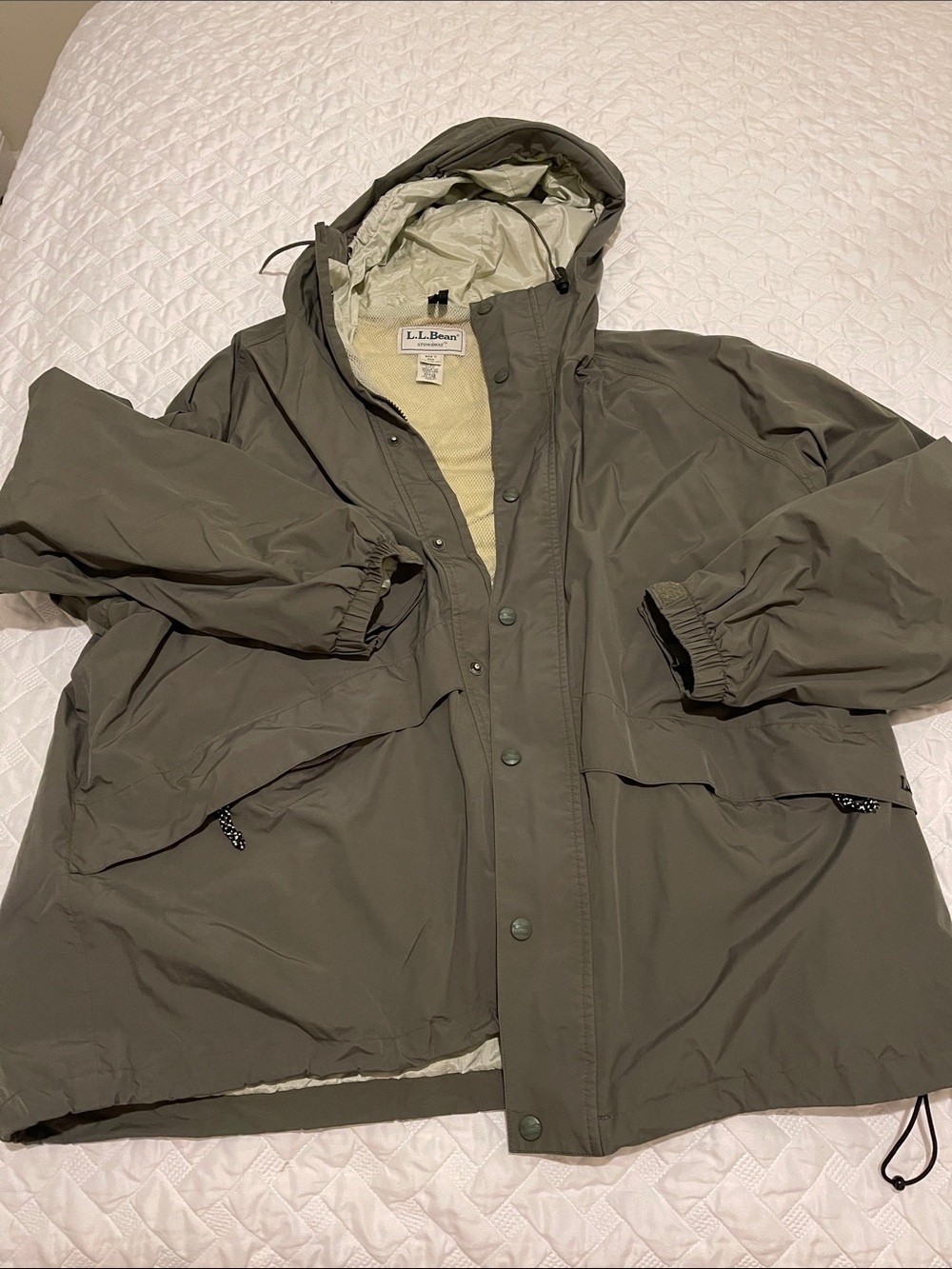 L.L. Bean Olive Hooded Waterproof stowaway Men's Raincoat